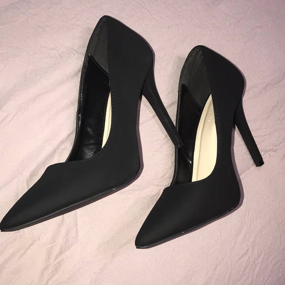 Heels - Picture 4 of 4